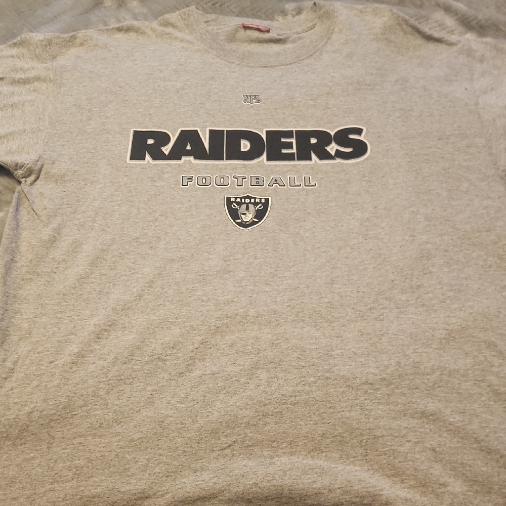 Gray Raiders Football T-Shirt